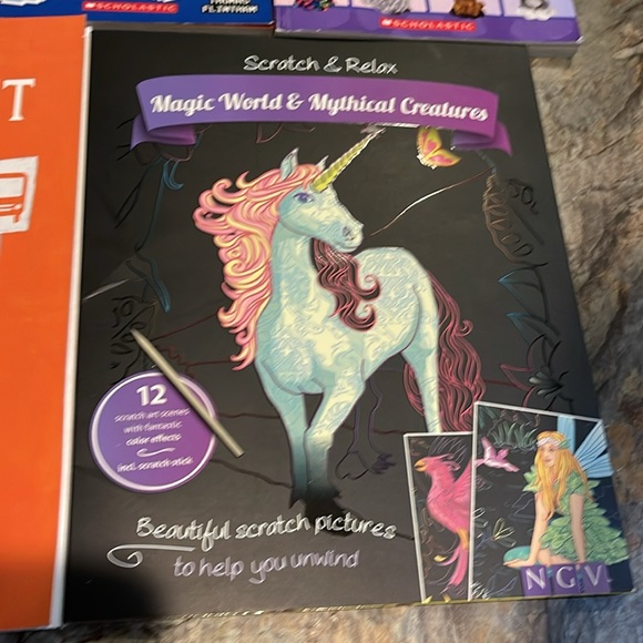 Entire a lot of books and stickers, activities books. - Picture 9 of 15